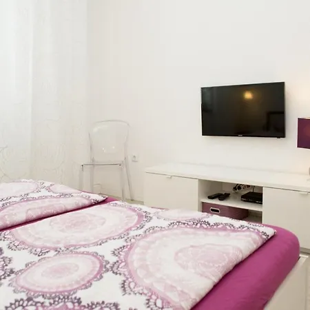 Stylish At Station Appartement