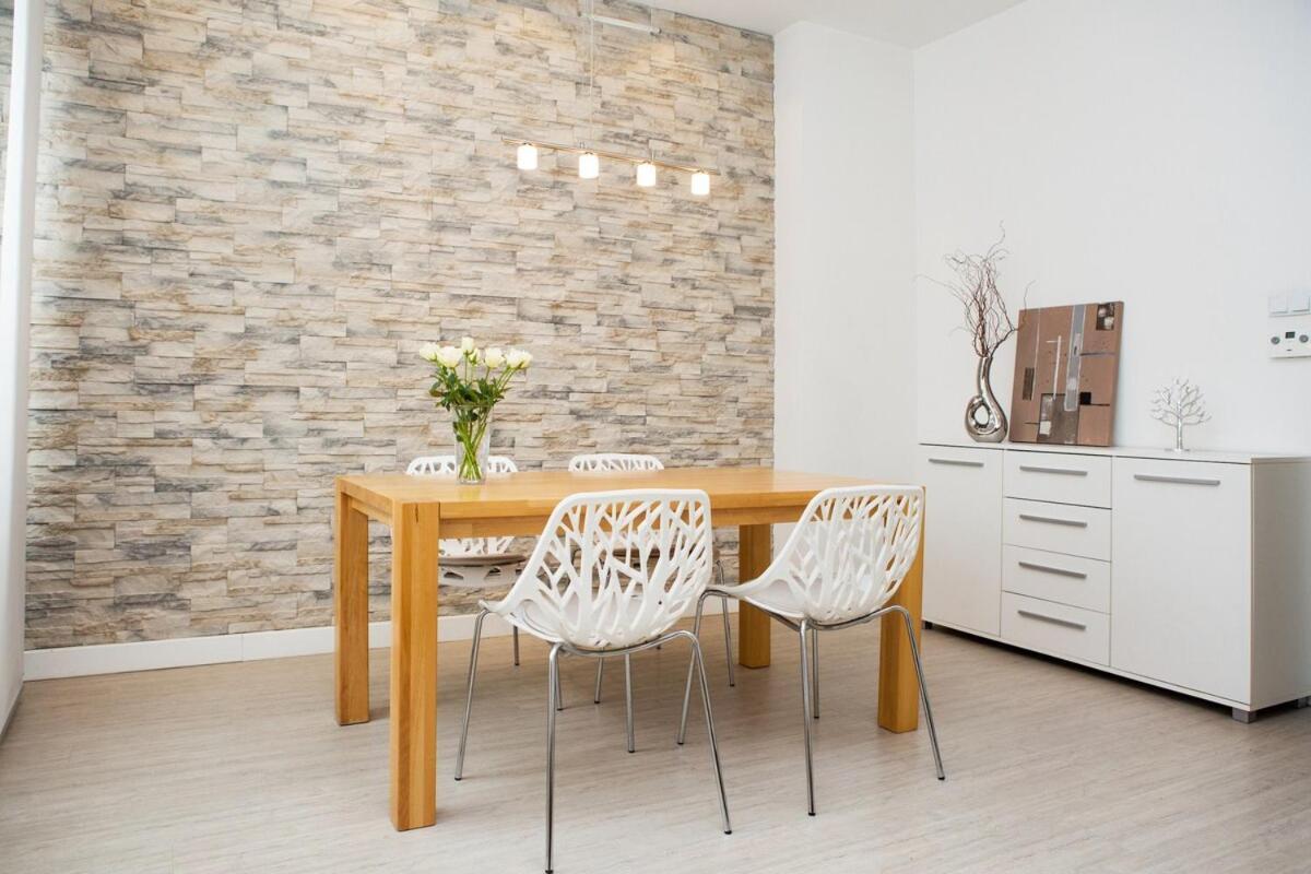 Apartment Stylish At Station